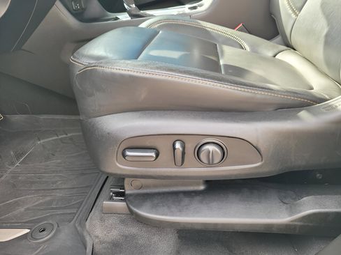 Used 2020 Chevrolet Traverse RS image 32