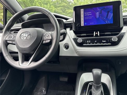 Used 2023 Toyota Corolla SE FWD image 3