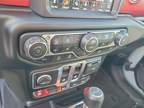 Used 2023 Jeep Wrangler Rubicon w/ Cold Weather Group AWD/4WD image 28