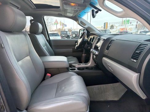 Used 2010 Toyota Sequoia Platinum image 31
