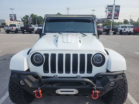 Used 2017 Jeep Wrangler Unlimited Sahara w/ Dual Top Group AWD/4WD image 12