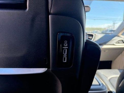 Used 2021 Chrysler Pacifica Touring-L w/ Uconnect Theater Family Group image 29