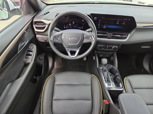 Used 2025 Chevrolet TrailBlazer ACTIV w/ Convenience Package FWD image 12