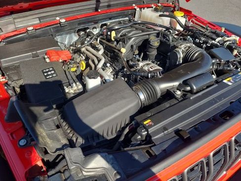 Used 2024 Jeep Gladiator Rubicon w/ Technology Group image 22