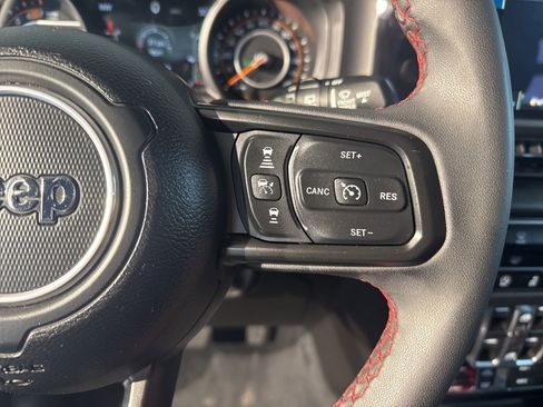 Used 2024 Jeep Wrangler Rubicon image 25