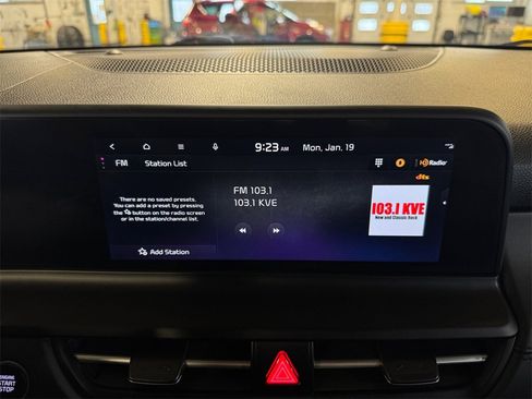 Used 2024 Kia Seltos EX image 17