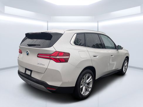 Used 2025 BMW X3 xDrive30i AWD/4WD image 3