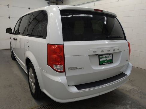 Used 2019 Dodge Grand Caravan SE w/ UConnect Hands-Free Group FWD image 5