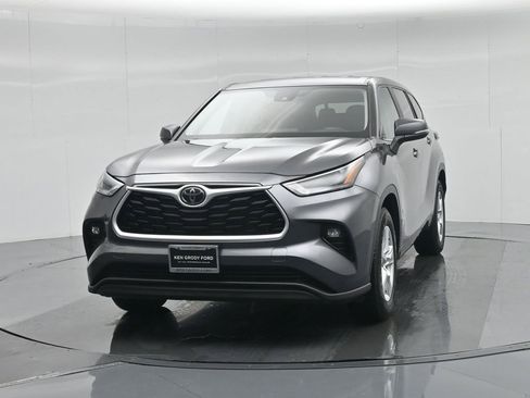 Used 2024 Toyota Highlander LE image 62