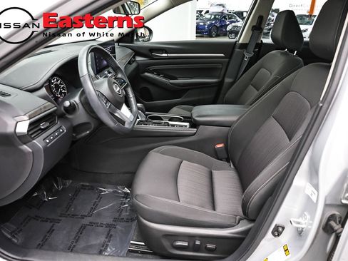 Used 2023 Nissan Altima 2.5 SV w/ SV Premium Package AWD/4WD image 14