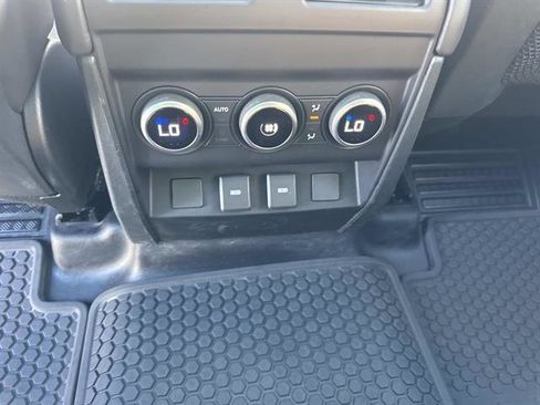 Used 2024 Land Rover Defender 110 X-Dynamic SE AWD/4WD image 10