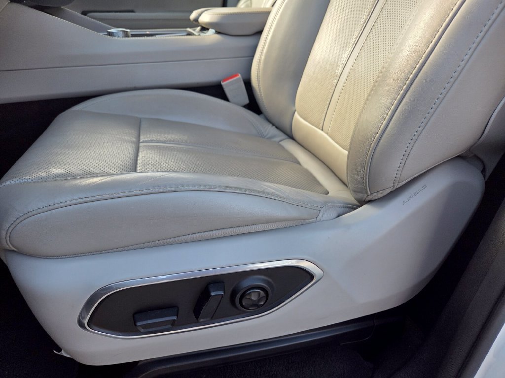 Used 2024 Jeep Wagoneer Series II w/ Flexible Seating Group RWD image 10