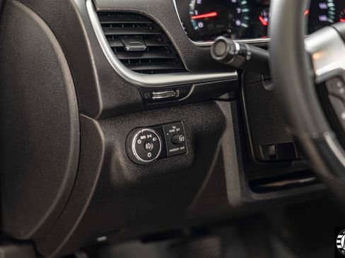 Used 2013 Chevrolet Traverse LT image 18