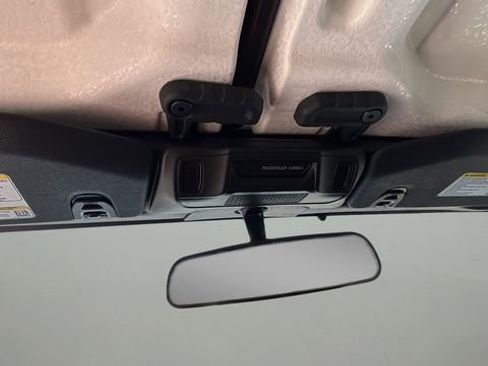 Used 2025 Jeep Gladiator Nighthawk image 25