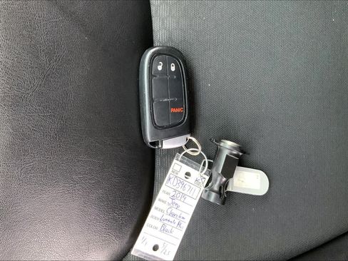 Used 2019 Jeep Cherokee Latitude Plus FWD image 15