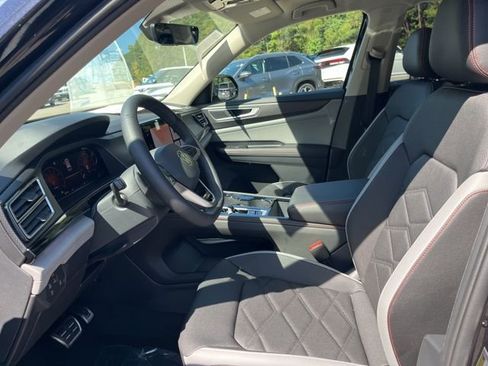 New 2026 Volkswagen Atlas Peak Edition image 7