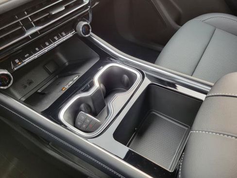 New 2027 Chevrolet Traverse LT w/ Midnight/Sport Edition AWD/4WD image 22