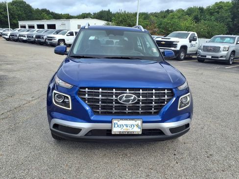 Used 2024 Hyundai Venue Limited FWD image 19