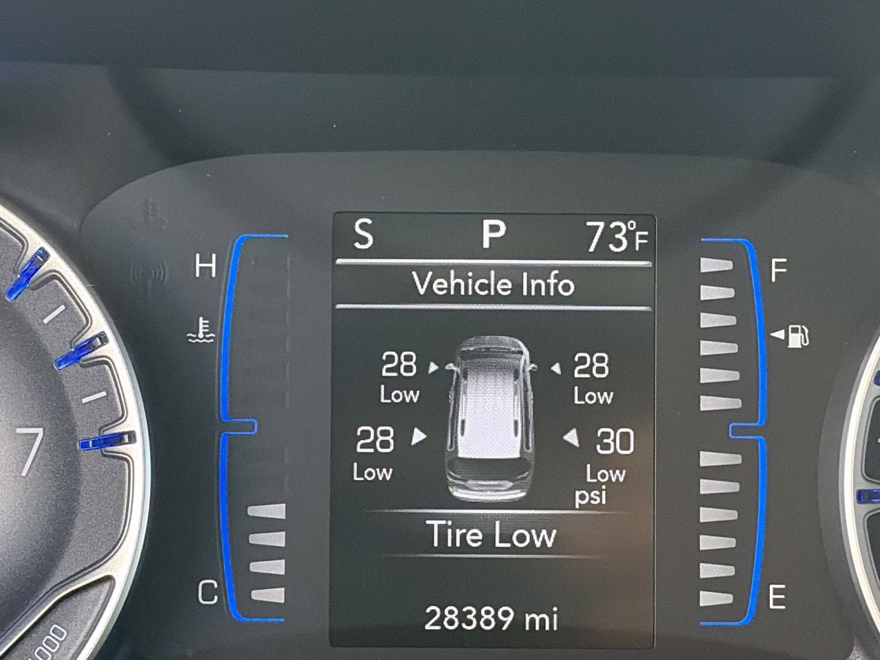 Used 2023 Chrysler Voyager LX FWD image 13