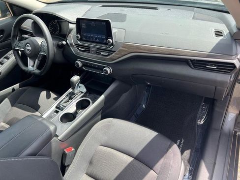 Used 2024 Nissan Altima 2.5 SV image 17