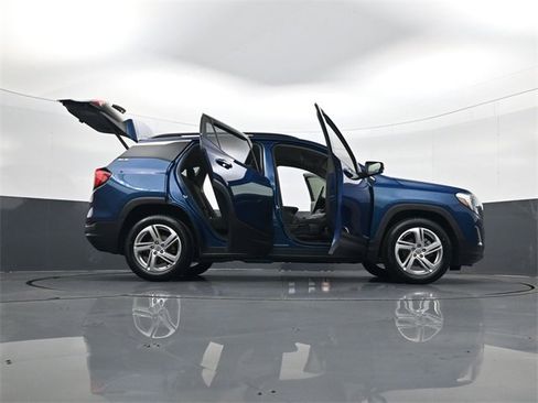 Used 2020 GMC Terrain SLE w/ Driver Convenience Package image 33