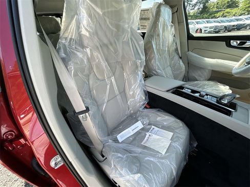 New 2025 Volvo XC60 T8 Plus w/ Climate Package image 15
