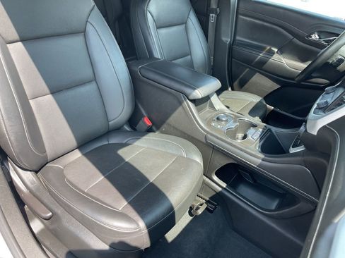 Used 2023 GMC Acadia SLT AWD/4WD image 26
