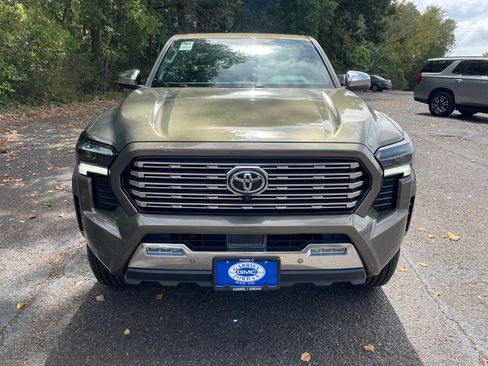 Used 2024 Toyota Tacoma Limited w/ Limited Package (LT) AWD/4WD image 13