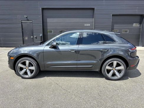 Certified 2025 Porsche Macan AWD/4WD image 7