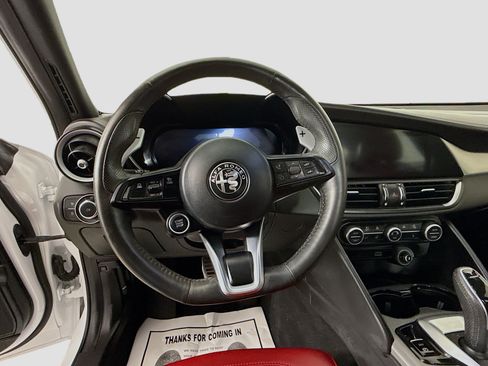 Used 2024 Alfa Romeo Giulia Veloce RWD image 13