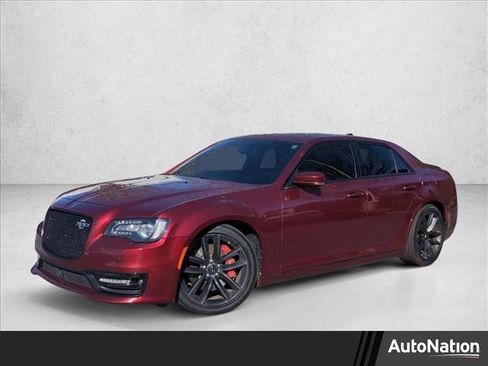 Used 2023 Chrysler 300 C image 1