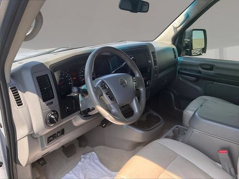 Used 2016 Nissan NV 3500 SL RWD image 17