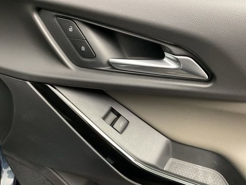 New 2026 Chevrolet Equinox LT w/ Convenience Package II FWD image 24