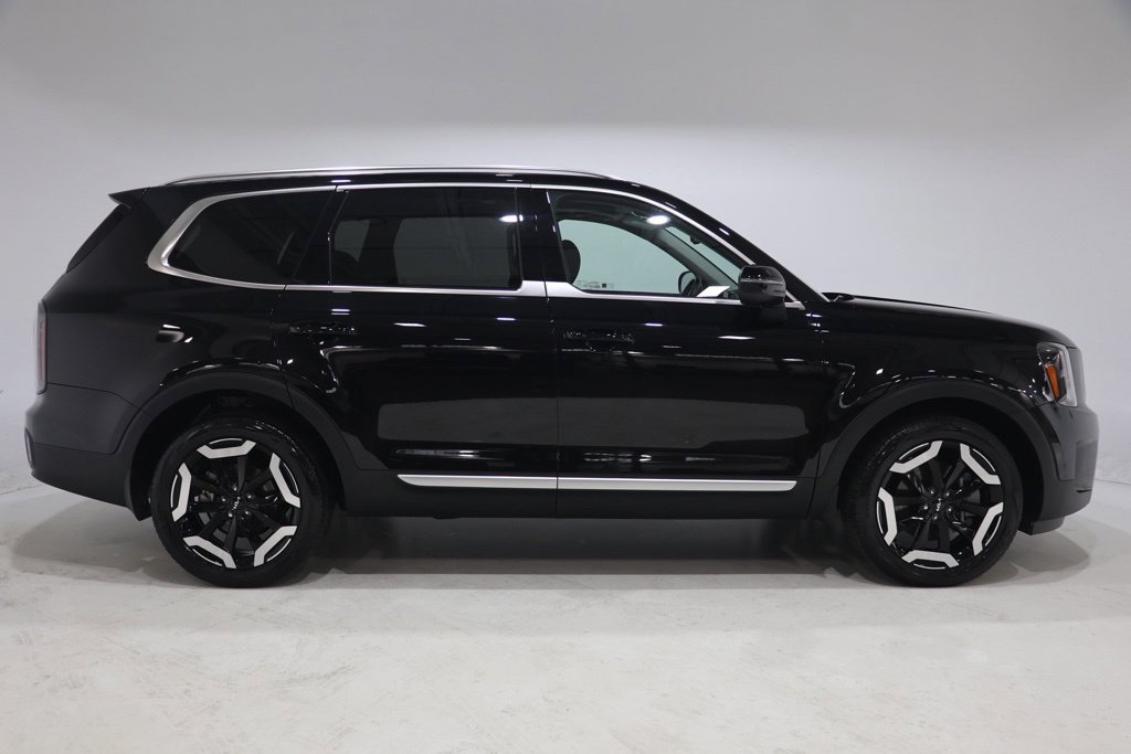 Used 2024 Kia Telluride EX w/ EX Captain's Chair Package AWD/4WD image 13