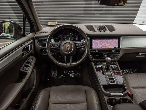 Certified 2023 Porsche Macan AWD/4WD image 24