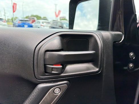 Used 2018 Jeep Wrangler Unlimited Sport AWD/4WD image 11
