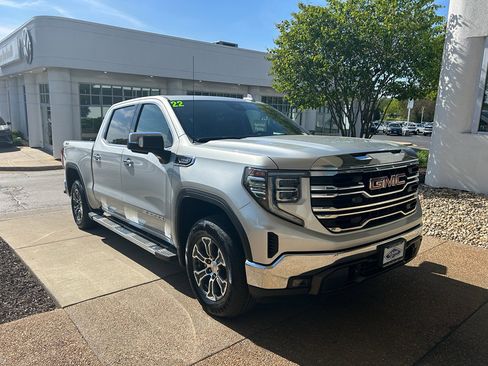 Used 2022 GMC Sierra 1500 SLT w/ SLT Convenience Package AWD/4WD image 3