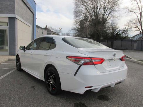 Used 2018 Toyota Camry SE image 14