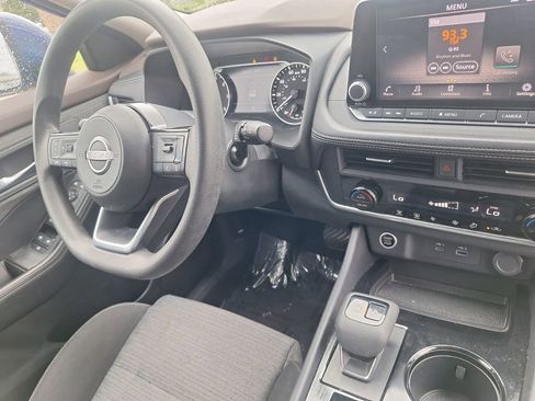 Used 2023 Nissan Rogue SV image 30