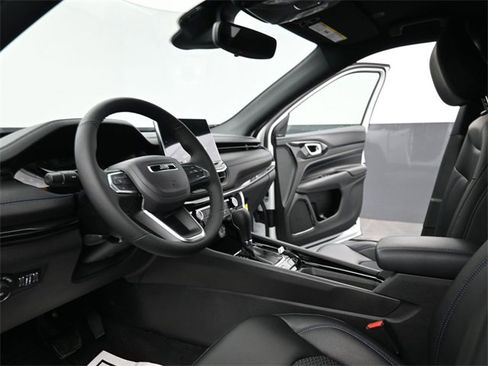 New 2026 Jeep Compass Latitude image 13