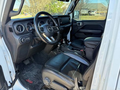 Used 2018 Jeep Wrangler Unlimited Sahara image 7