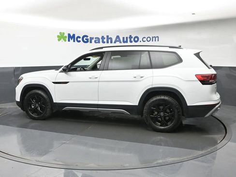 Used 2025 Volkswagen Atlas Peak Edition SE AWD/4WD image 26