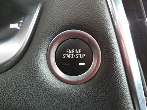 Used 2023 Chevrolet Traverse LT image 13