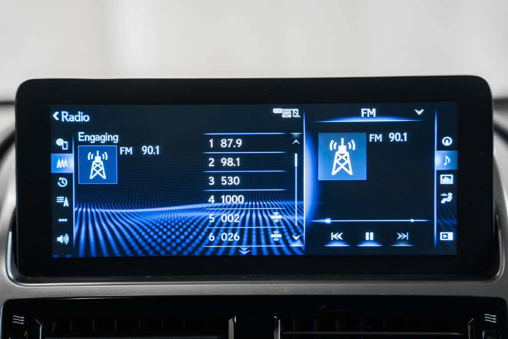 Used 2023 Lexus GX 460 Luxury w/ Sport Design Package AWD/4WD image 17