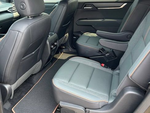 Used 2025 GMC Acadia AT4 AWD/4WD image 27