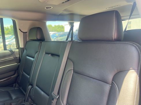 Used 2019 GMC Yukon XL SLT w/ Open Road Package RWD image 11