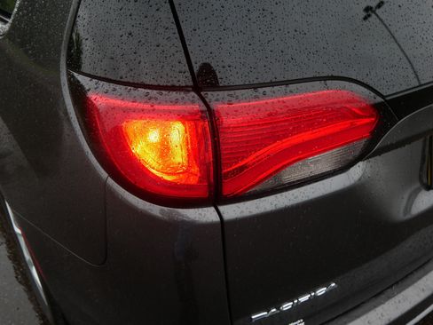 Used 2017 Chrysler Pacifica Touring-L w/ Tire & Wheel Group FWD image 16