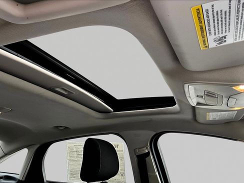 Used 2018 Ford Focus SEL FWD image 28