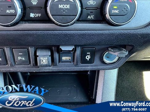 Used 2022 Toyota Tacoma TRD Off-Road w/ Technology Package image 18