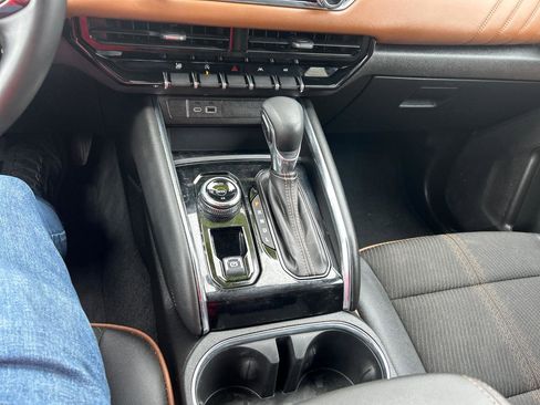 Used 2024 GMC Canyon AT4 image 11